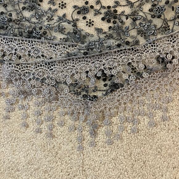 Gray lace floral scarf shawl with fringe, bohemian boho chic fairycore - Picture 6 of 10